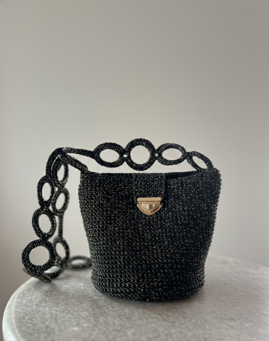 Mochila Negro Luxury con broche Tejida en Seda - Image 3