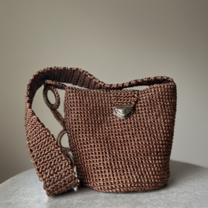 Mochila Café Luxury con broche Tejida en Seda