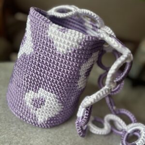 Mochila Flores Lila y Blanco Tejida en Cordón de Seda 14×19