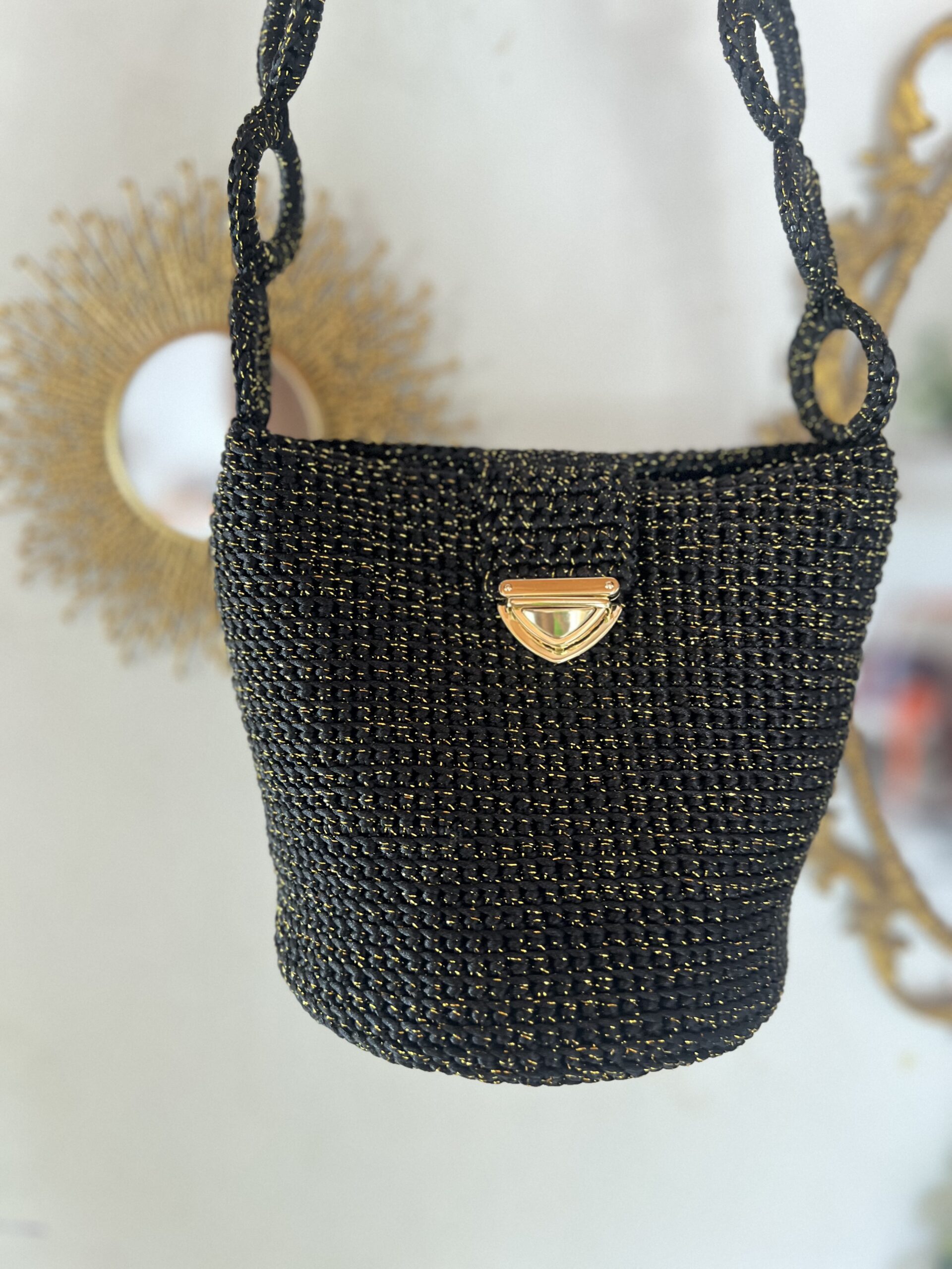 Mochila Negro Luxury con broche Tejida en Seda - Image 2