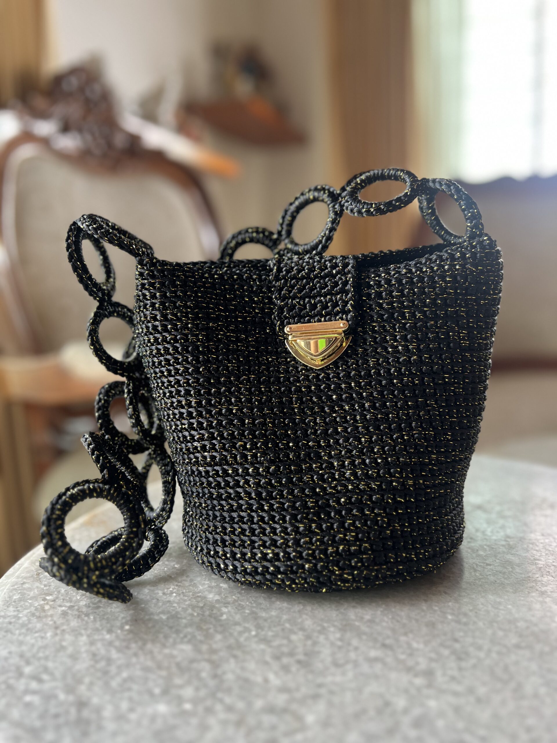 Mochila Negro Luxury con broche Tejida en Seda