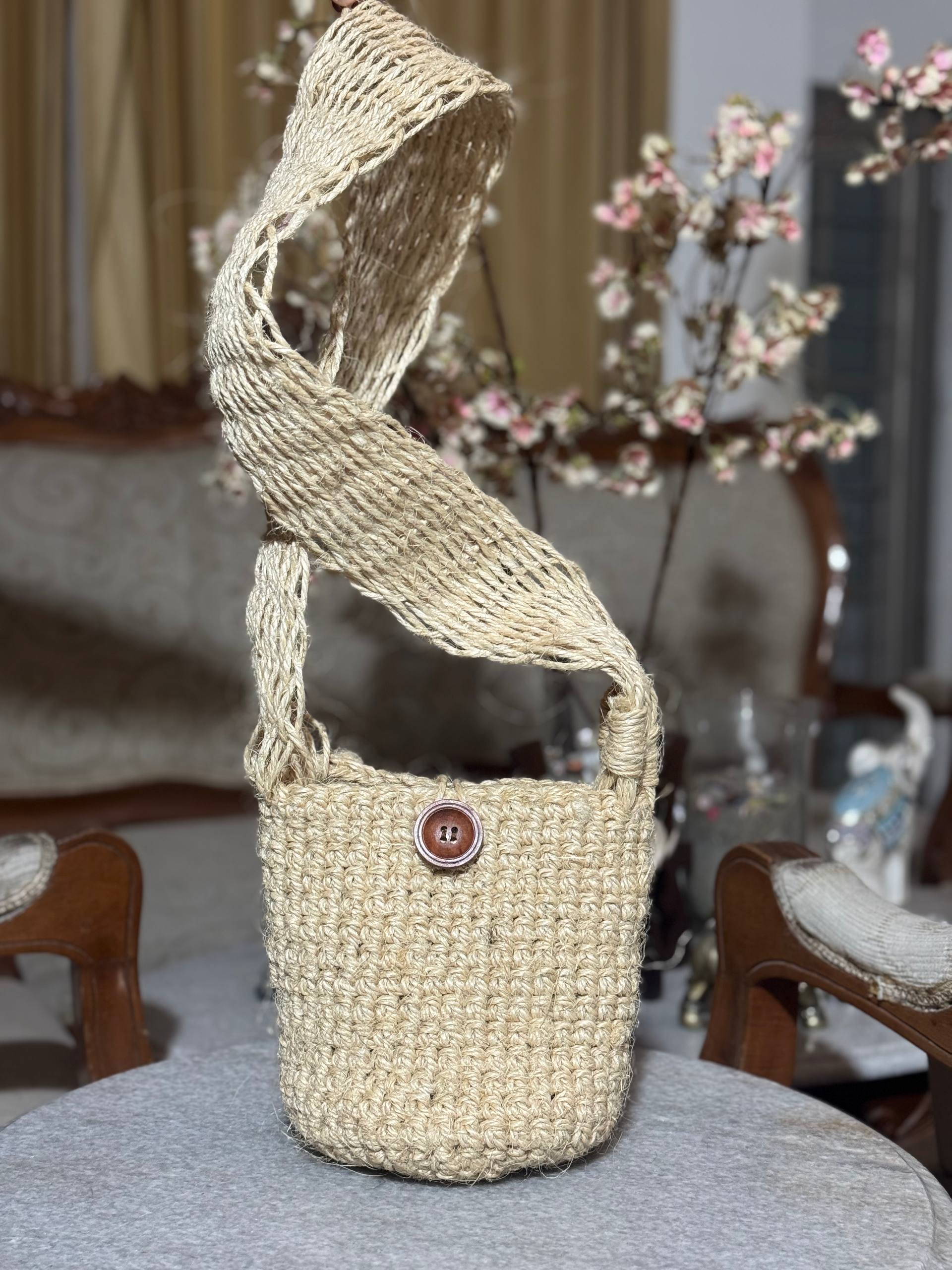 Mochila de Fique Tejida Pequeña Con Botón